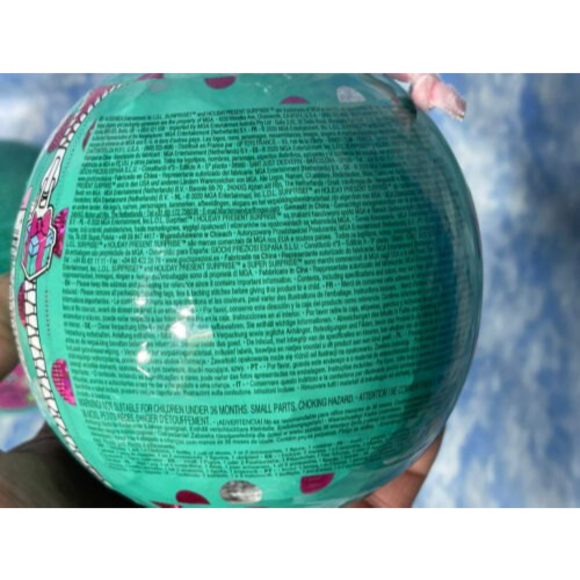 2x LOL Surprise Holiday Present Limited Edition Doll with Tiny Elf Ball - NEW - Picture 4 of 4